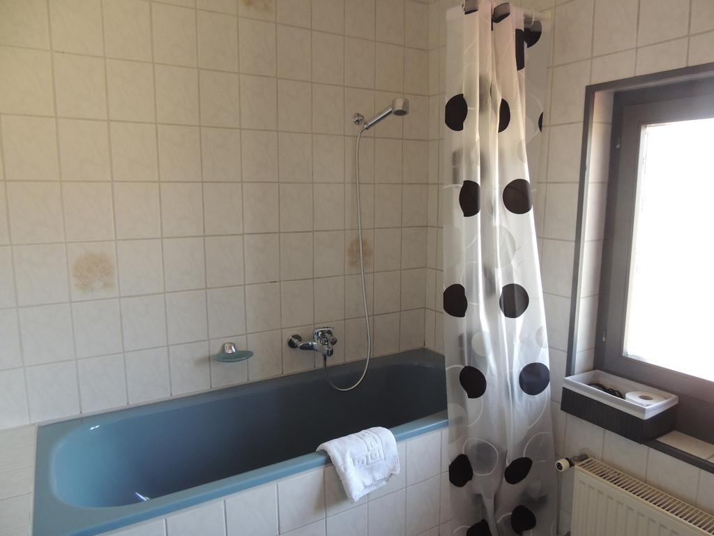 Hotel De La Gare Cousset Værelse billede